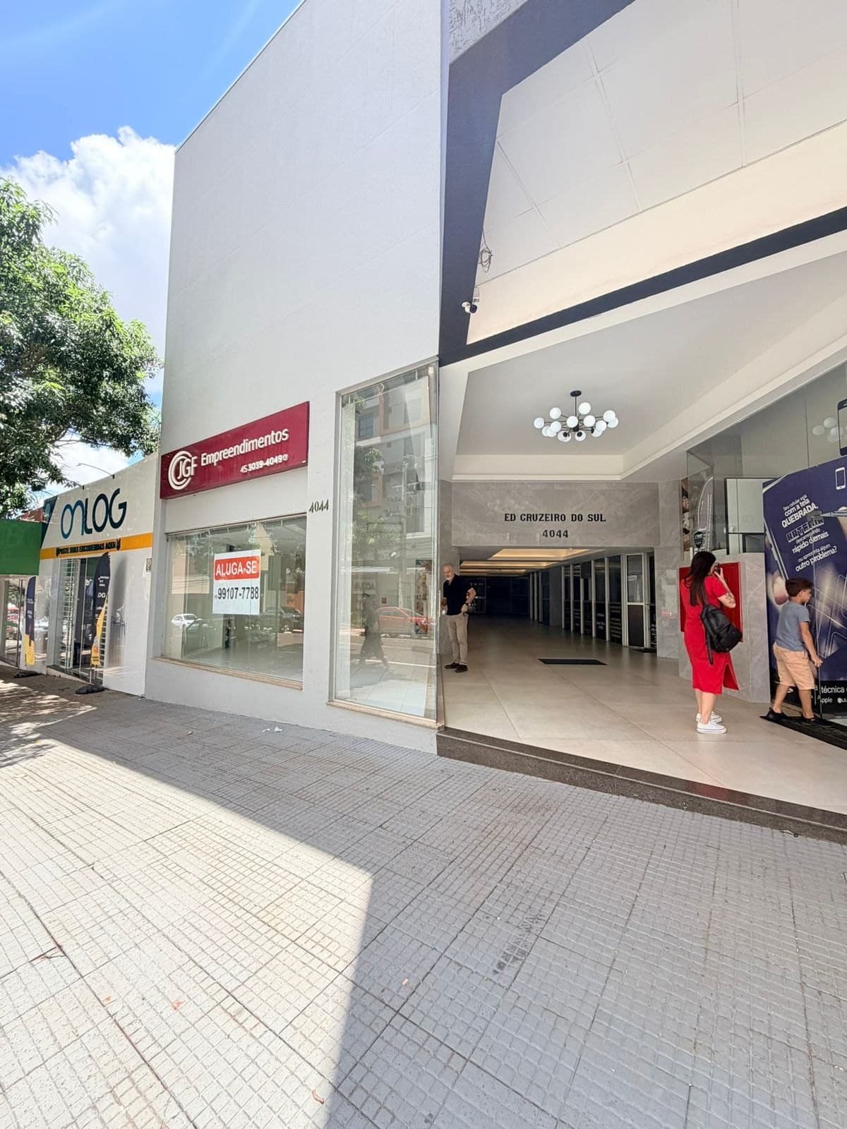 Sala comercial duplex com vitrine em Souza Naves